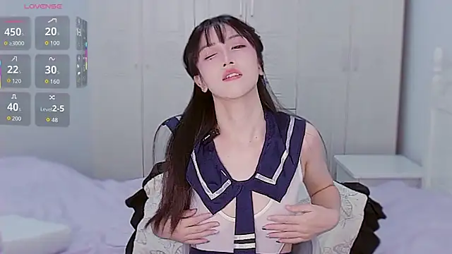 Snapshot of XiaoNana_ chatting on October 1, 7:58 am XiaoNana online show from October 1, 7:58 am