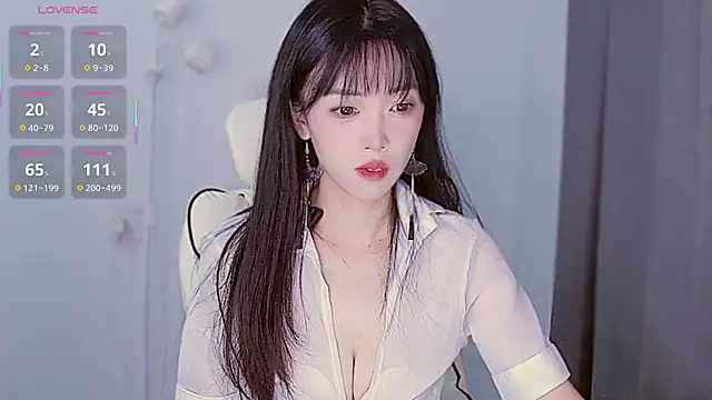 Snapshot of XiaoNana_ chatting on October 25, 1:24 am XiaoNana online show from October 25, 1:24 am