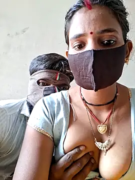 Snapshot of RAYI_Queen_3 chatting on November 4, 6:34 am RAYI Queen 3 online show from November 4, 6:34 am