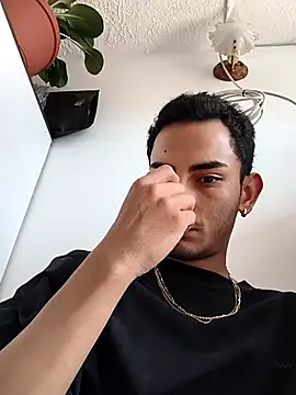 Snapshot of Exlifer chatting on February 4, 9:09 pm Exlifer online show from February 4, 9:09 pm