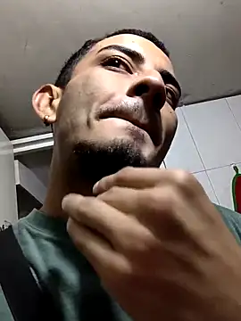 Snapshot of Exlifer chatting on April 4, 9:12 pm Exlifer online show from April 4, 9:12 pm