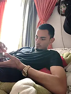 Snapshot of Exlifer chatting on April 5, 4:26 pm Exlifer online show from April 5, 4:26 pm