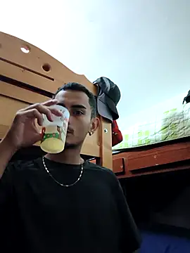 Snapshot of Exlifer chatting on April 7, 12:00 am Exlifer online show from April 7, 12:00 am