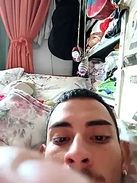 Snapshot of Exlifer chatting on April 12, 3:50 pm Exlifer online show from April 12, 3:50 pm