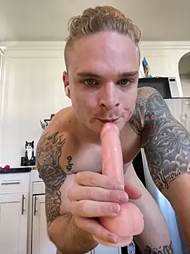 Snapshot of King_Kev_ chatting on June 10, 4:17 pm King Kev online show from June 10, 4:17 pm