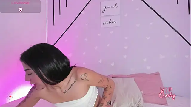 MiahCornell  online show from February 12, 7:31 pm