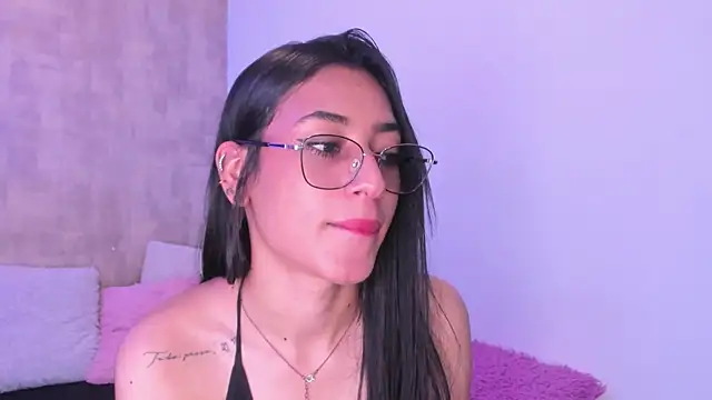 Snapshot of Becky_G chatting on October 18, 4:26 am Becky G online show from October 18, 4:26 am