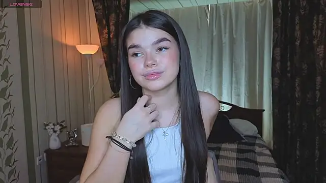 Snapshot of HollisHearl chatting on September 10, 9:09 am HollisHearl online show from September 10, 9:09 am