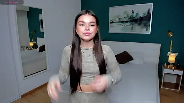 Snapshot of HollisHearl chatting on September 12, 7:19 am HollisHearl online show from September 12, 7:19 am