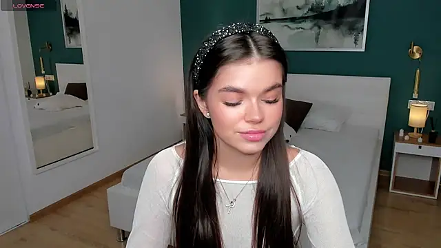 Snapshot of HollisHearl chatting on September 17, 7:10 am HollisHearl online show from September 17, 7:10 am