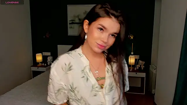 Snapshot of HollisHearl chatting on October 18, 7:20 am HollisHearl online show from October 18, 7:20 am