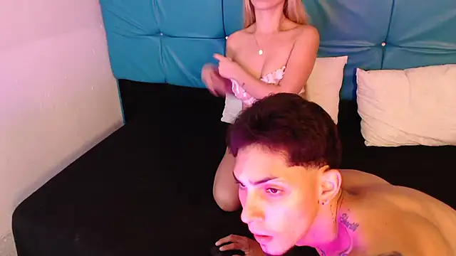 Snapshot of Bunny_Petit chatting on December 15, 8:35 pm Bunny Petit online show from December 15, 8:35 pm