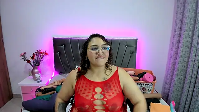 Snapshot of charlloteevans_X chatting on November 11, 6:19 pm charlloteevans X online show from November 11, 6:19 pm