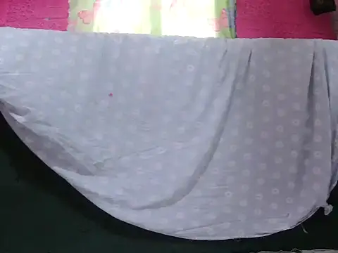 Snapshot of violen786 chatting on December 5, 3:48 am violen786 online show from December 5, 3:48 am