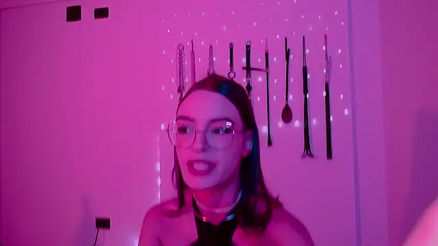 Snapshot of nina_kink chatting on May 7, 9:42 pm nina kink online show from May 7, 9:42 pm