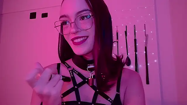 Snapshot of nina_kink chatting on June 7, 9:18 pm nina kink online show from June 7, 9:18 pm