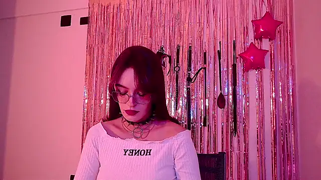 Snapshot of nina_kink chatting on June 29, 7:03 pm nina kink online show from June 29, 7:03 pm