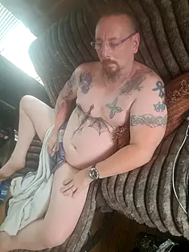 Jynxthefoxyfuck online show from August 1, 7:35 pm
