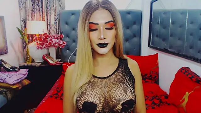 Snapshot of Mistress4fun chatting on October 1, 10:10 am Mistress4fun online show from October 1, 10:10 am