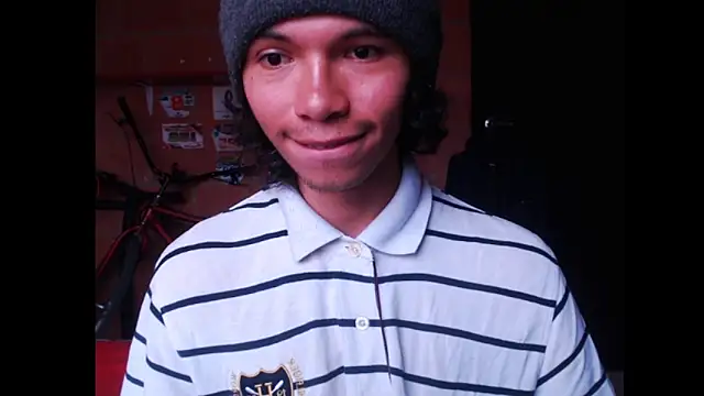 Snapshot of Xoxo_Smiles chatting on September 25, 3:27 pm Xoxo Smiles online show from September 25, 3:27 pm