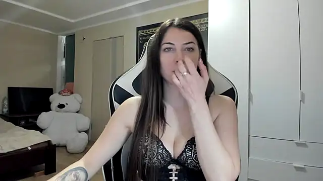 Snapshot of EmiLovsi chatting on October 27, 9:41 pm EmiLovsi online show from October 27, 9:41 pm