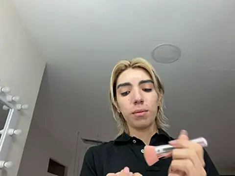 Snapshot of Noah_Bells chatting on May 12, 1:08 pm Noah Bells online show from May 12, 1:08 pm