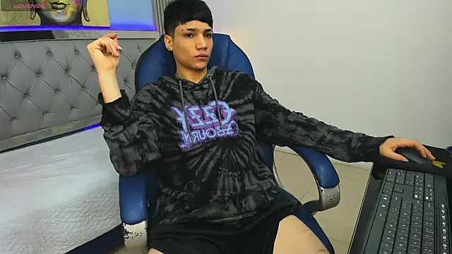 SamBlack  online show from February 10, 3:38 pm