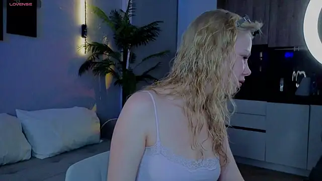 emilyshepar d online show from June 16, 2:25 am