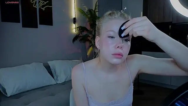 emilyshepar d online show from June 17, 2:25 am