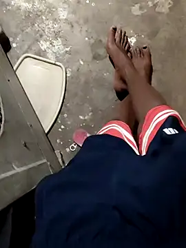 Snapshot of RAYI_Queen_4 chatting on December 3, 1:53 pm RAYI Queen 4 online show from December 3, 1:53 pm