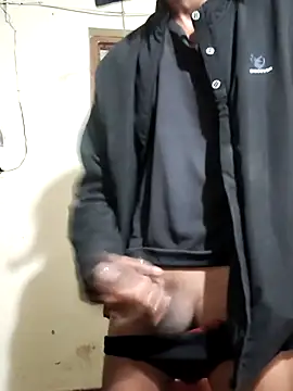 Snapshot of RAYI_Queen_4 chatting on December 21, 1:02 am RAYI Queen 4 online show from December 21, 1:02 am