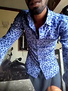 Snapshot of RAYI_Queen_4 chatting on January 18, 4:05 am RAYI Queen 4 online show from January 18, 4:05 am