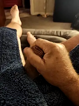 Snapshot of hubbyfun19 chatting on September 28, 6:19 am hubbyfun19 online show from September 28, 6:19 am