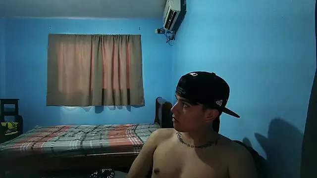 Snapshot of Jaket_lovers chatting on November 30, 6:23 pm Jaket lovers online show from November 30, 6:23 pm