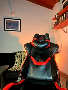 Snapshot of AlekBlake_ chatting on October 4, 1:36 am AlekBlake online show from October 4, 1:36 am