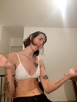 sweetsinxxx online show from June 15, 2:03 am