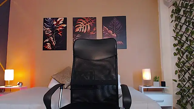 Snapshot of ChristopherBlack_ chatting on October 14, 1:34 pm ChristopherBlack online show from October 14, 1:34 pm