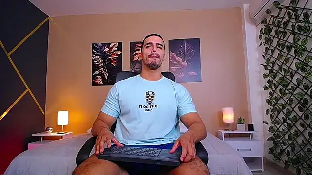 Snapshot of ChristopherBlack_ chatting on October 18, 1:01 pm ChristopherBlack online show from October 18, 1:01 pm