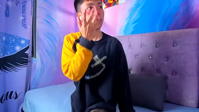 Snapshot of MaxiWildd chatting on December 5, 12:58 pm MaxiWildd online show from December 5, 12:58 pm