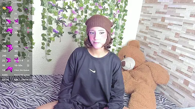 Amy Moonlight online show from January 7, 10:45 pm