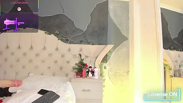 Snapshot of AmbarFoxx_ chatting on December 5, 10:35 am AmbarFoxx online show from December 5, 10:35 am