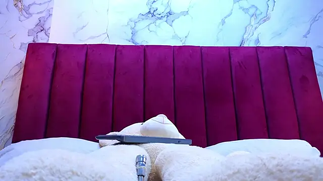 PrincePoppy online show from December 21, 4:25 pm