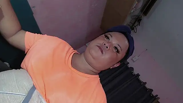 Snapshot of fallen_angel08 chatting on December 15, 4:39 am fallen angel08 online show from December 15, 4:39 am