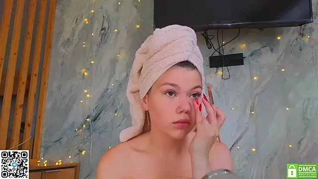 Snapshot of miss_bubbles_ chatting on July 17, 2:07 am miss bubbles online show from July 17, 2:07 am
