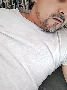 Bradd 32 online show from November 17, 4:57 pm