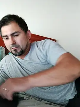 Bradd 32 online show from November 30, 6:45 pm