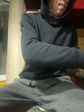 Snapshot of adiluci1 chatting on October 20, 5:35 pm adiluci1 online show from October 20, 5:35 pm