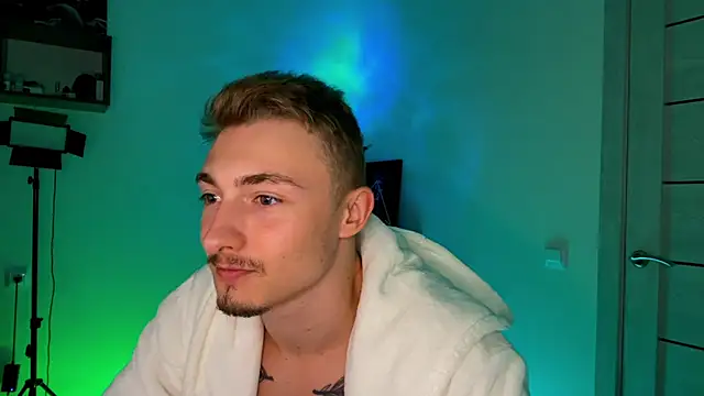 Snapshot of Artur__Skott chatting on October 16, 7:59 pm Artur Skott online show from October 16, 7:59 pm