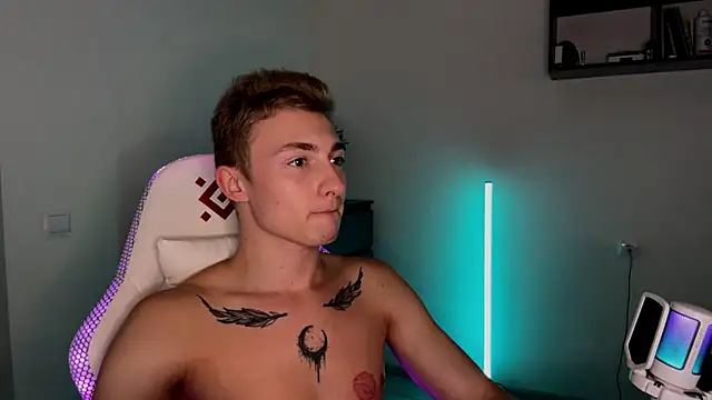 Snapshot of Artur__Skott chatting on November 12, 11:10 am Artur Skott online show from November 12, 11:10 am