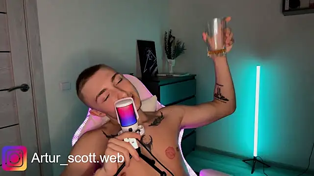 Snapshot of Artur__Skott chatting on December 4, 10:18 pm Artur Skott online show from December 4, 10:18 pm